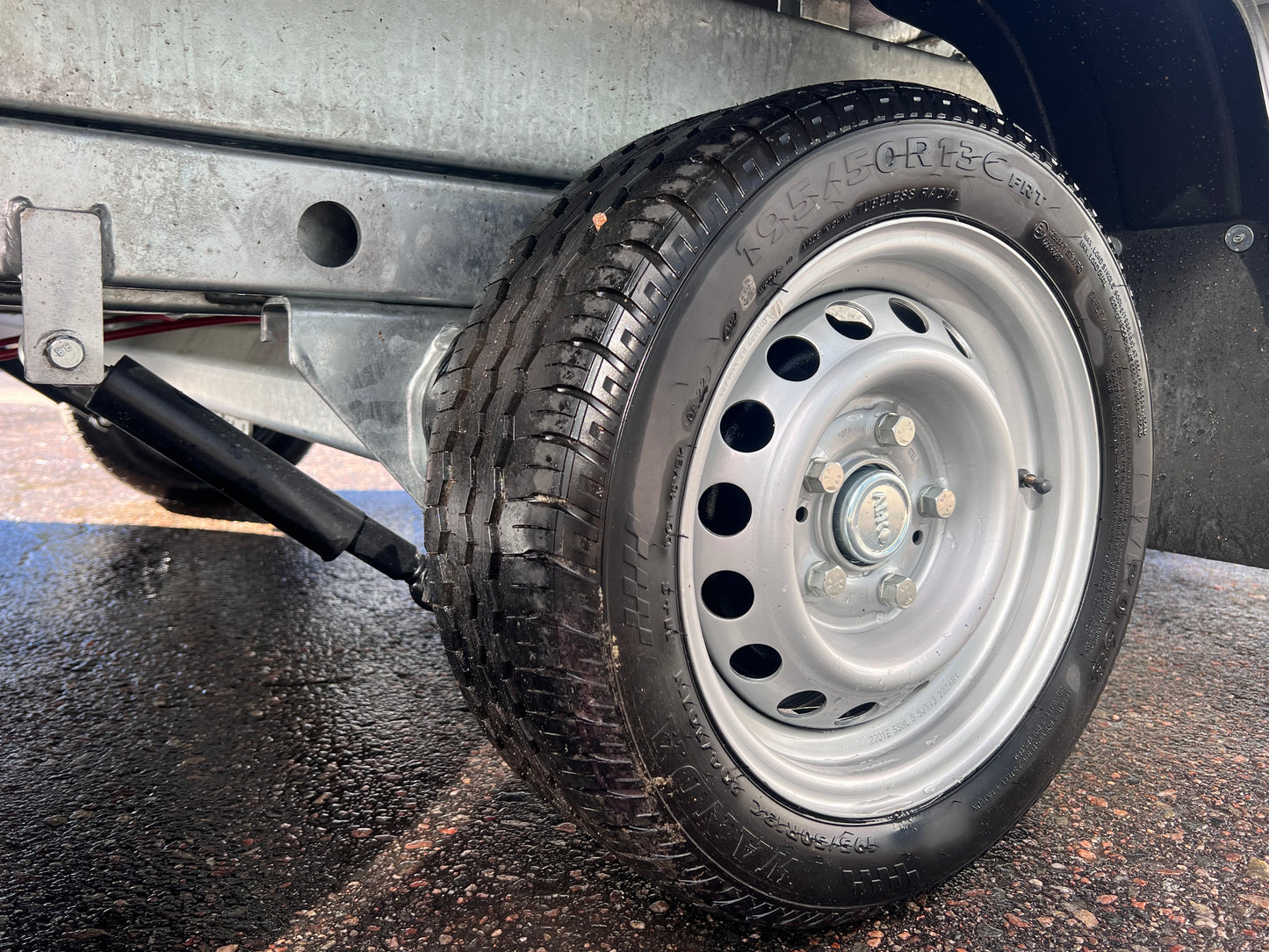 Lenka 5x2,2 3500kg Kippaava