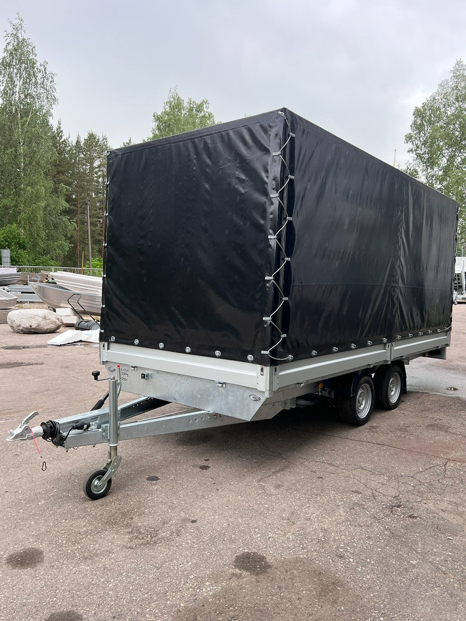 Pressukapelli 4,64x2,05 3500kg jarrullinen, alulaidat