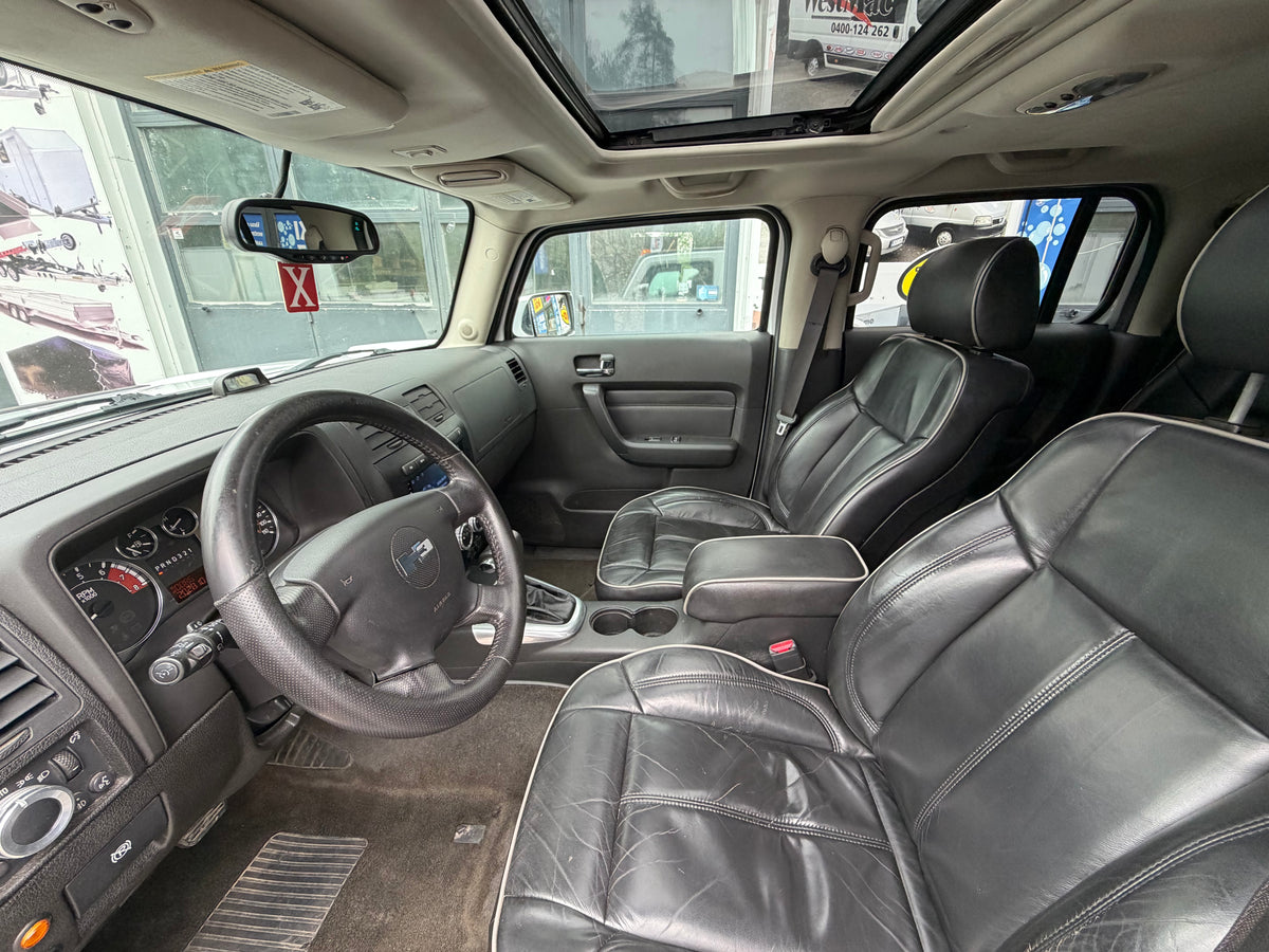 NJA-780 Hummer H3