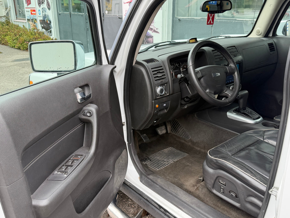 NJA-780 Hummer H3