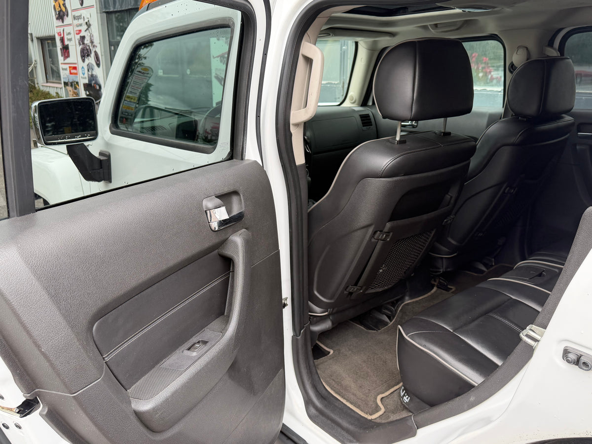 NJA-780 Hummer H3