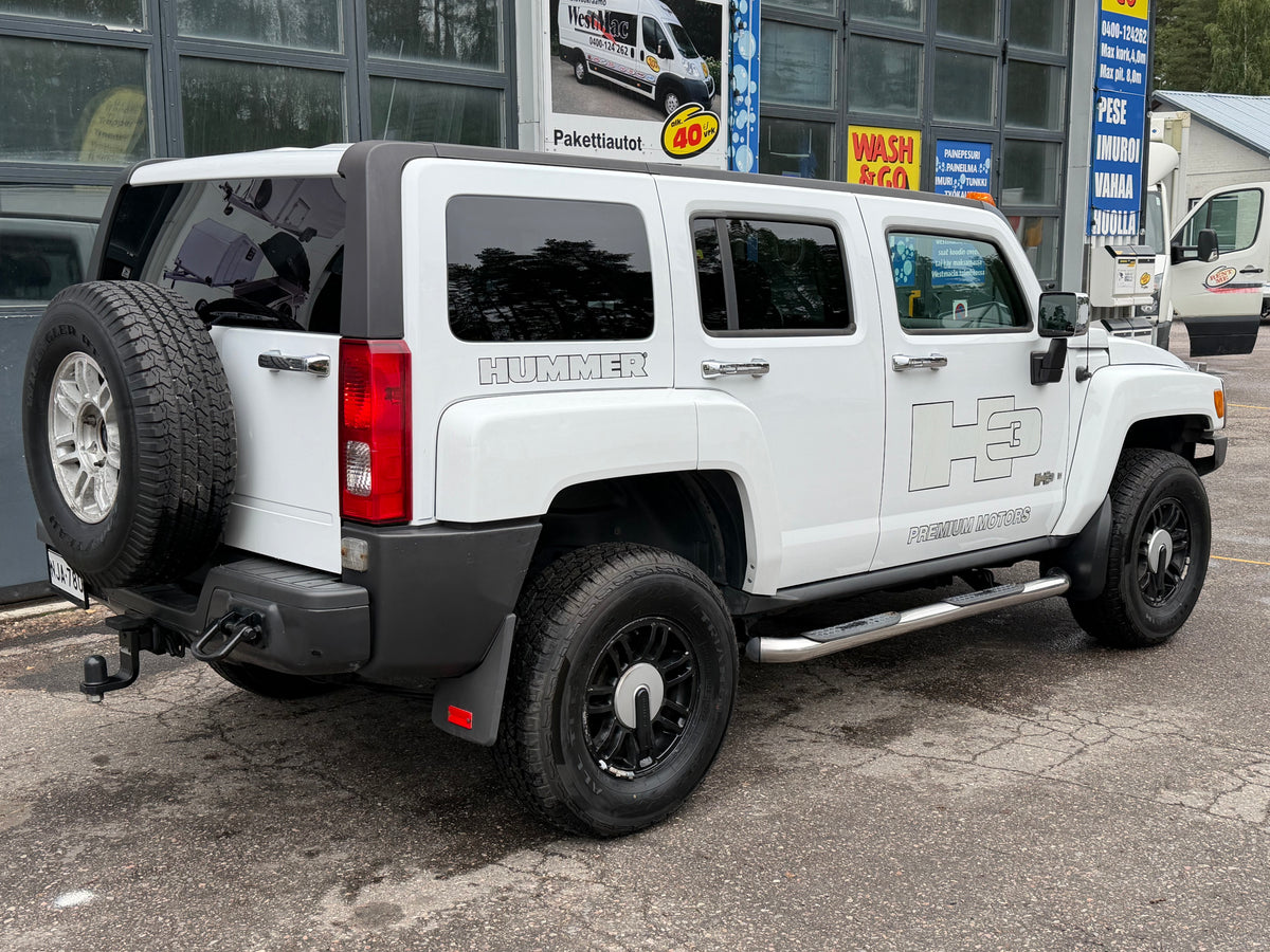 NJA-780 Hummer H3