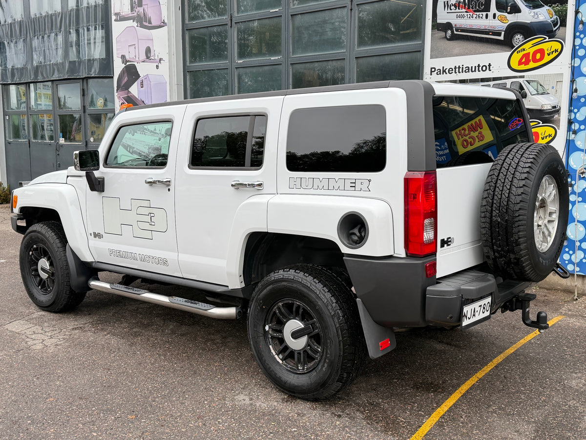 NJA-780 Hummer H3