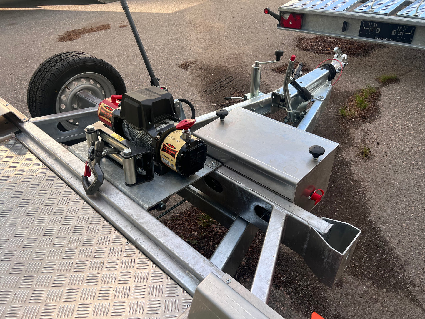 Dragon 12000HD Sähkövinssi 5443kg