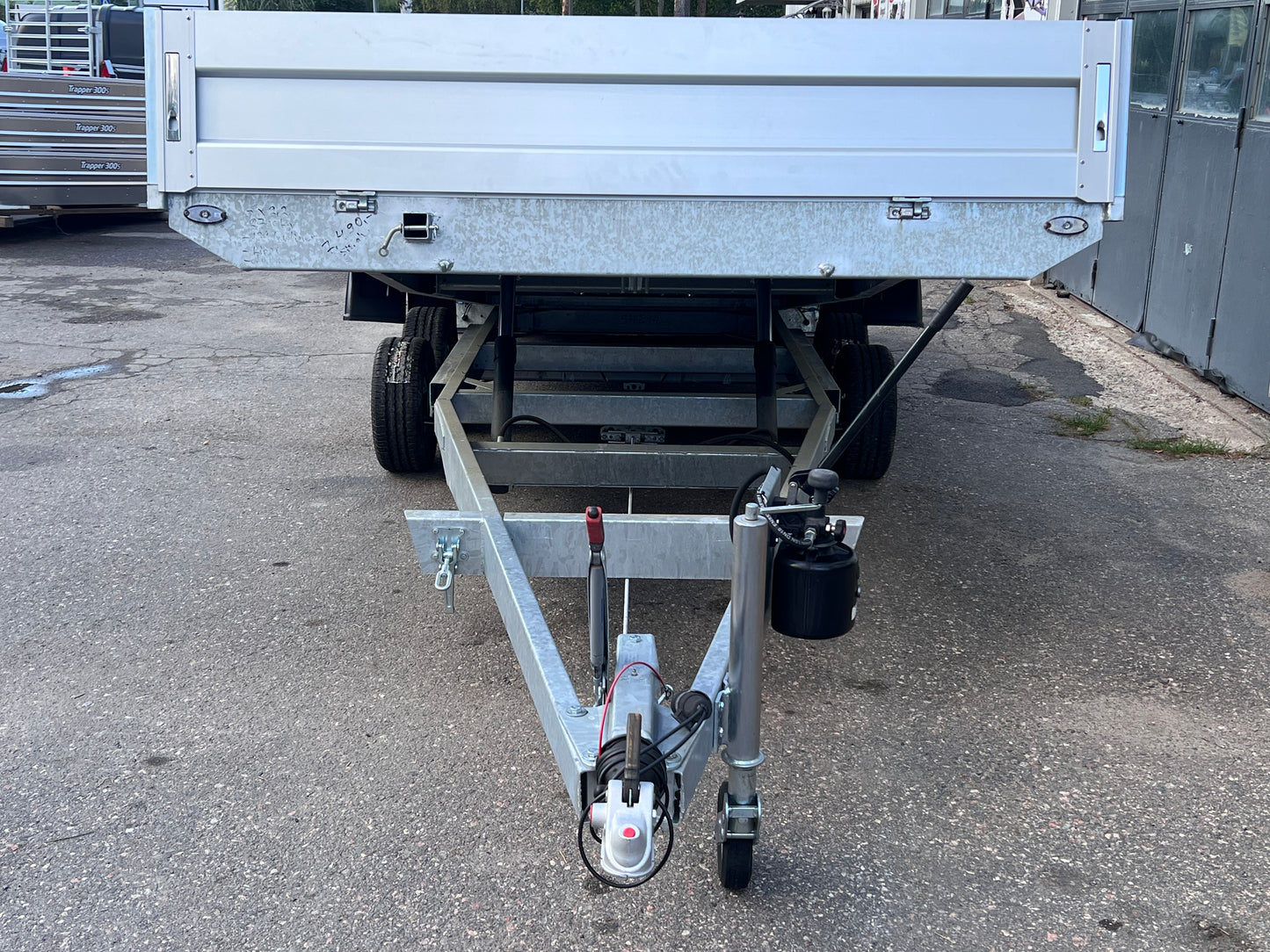 Ylivuotinen Lenka Traileri 5x2,2 2700kg Kippaava Alumiinilaidoilla