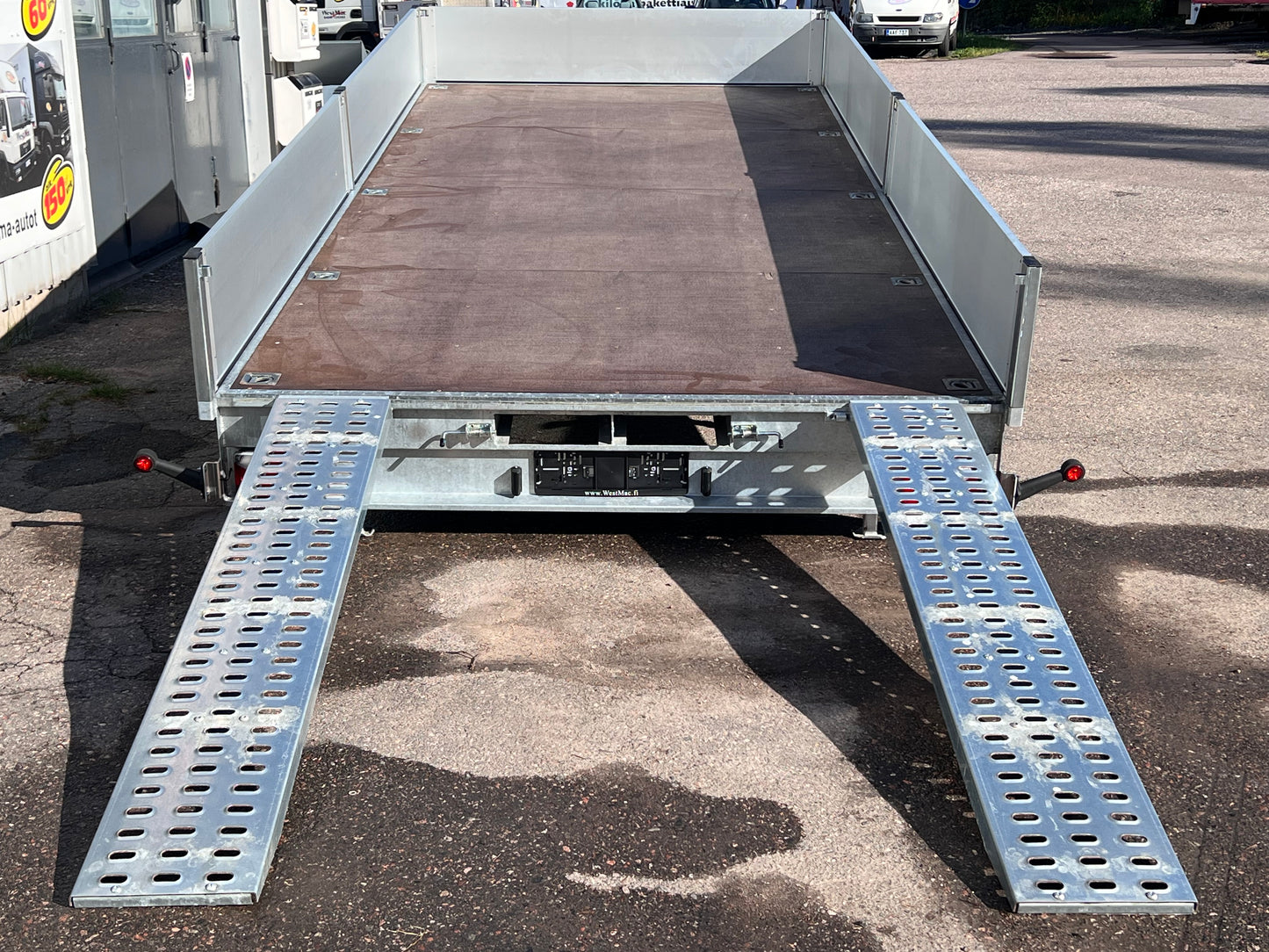 Ylivuotinen Lenka Traileri 5x2,2 2700kg Kippaava Alumiinilaidoilla