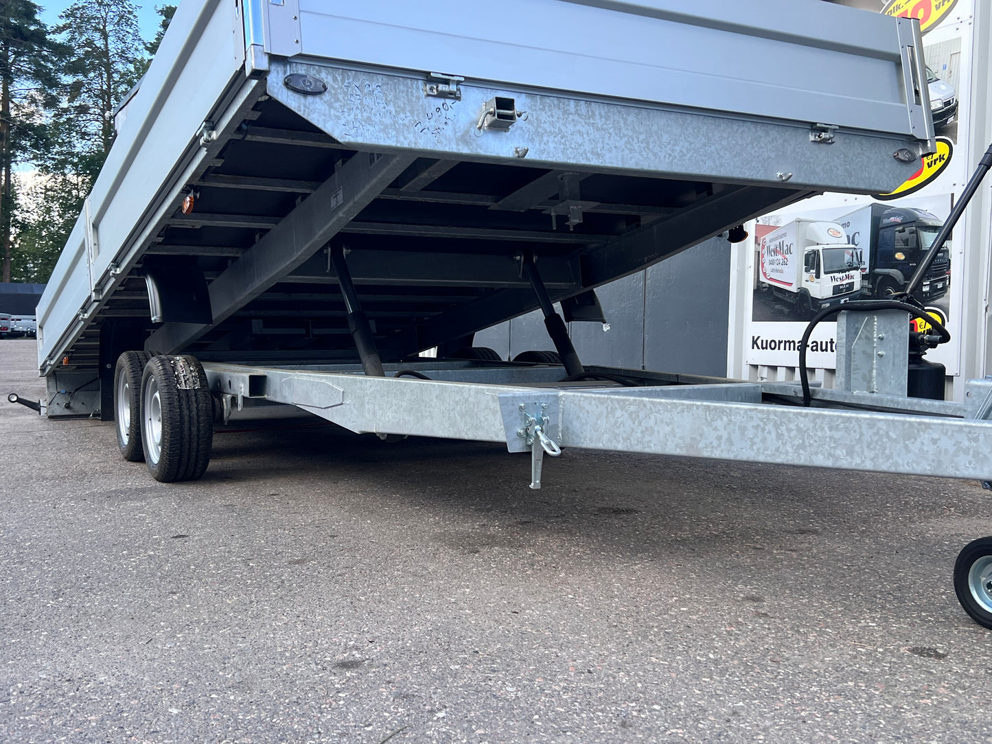 Ylivuotinen Lenka Traileri 5x2,2 2700kg Kippaava Alumiinilaidoilla