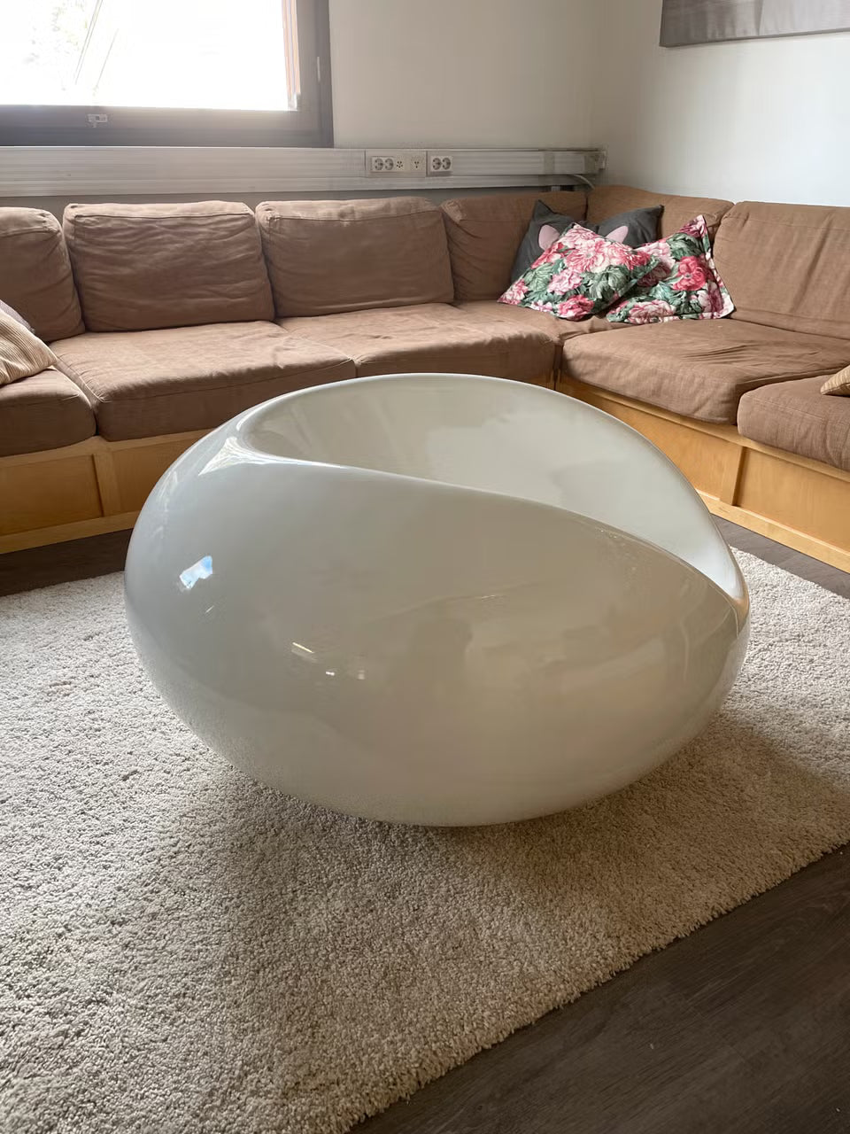 Pastilli tyylinen tuoli musta