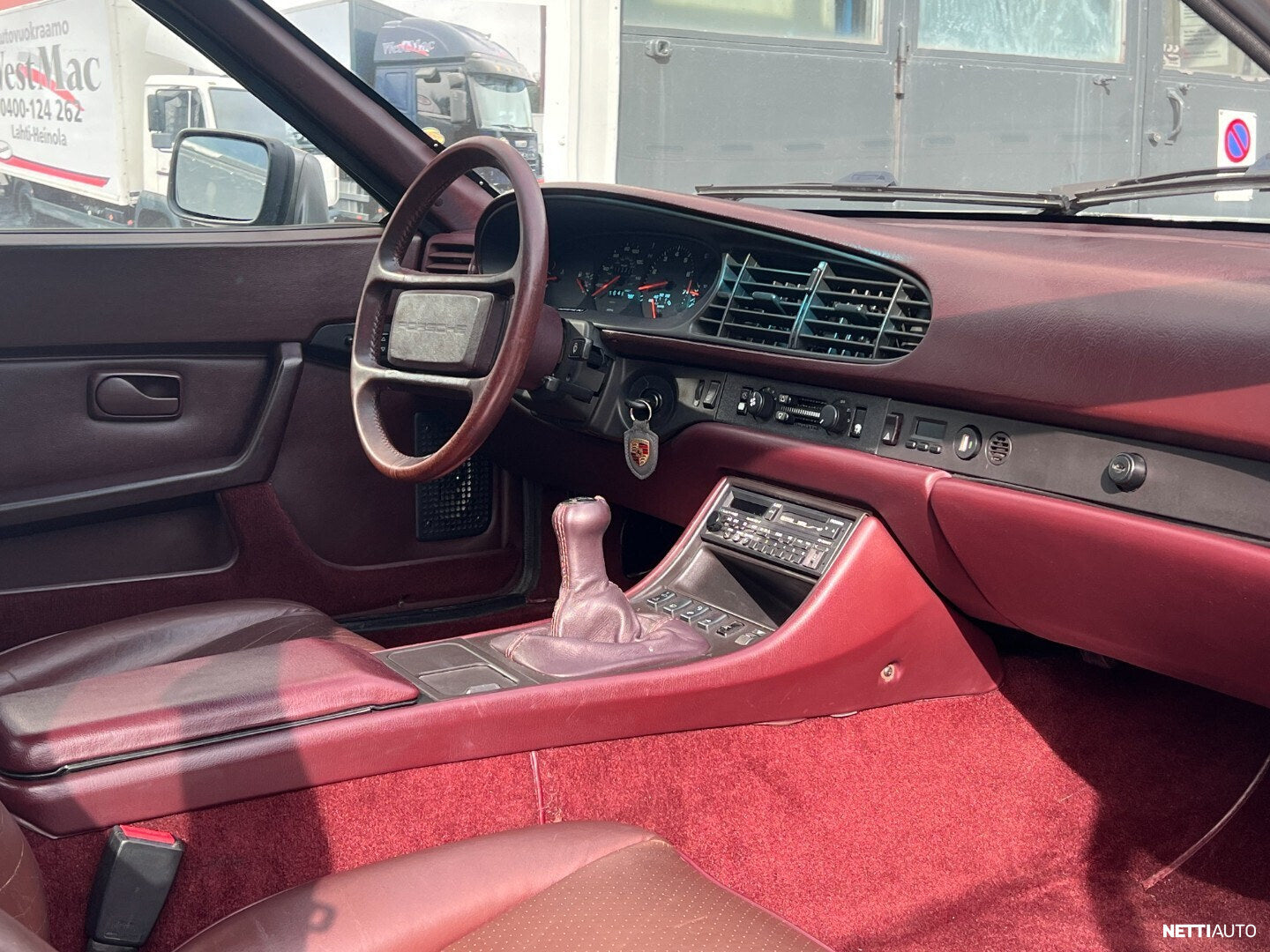 Porsche 944
