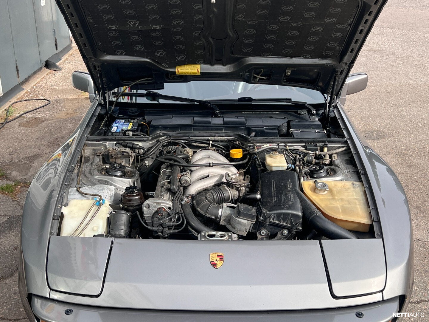 Porsche 944