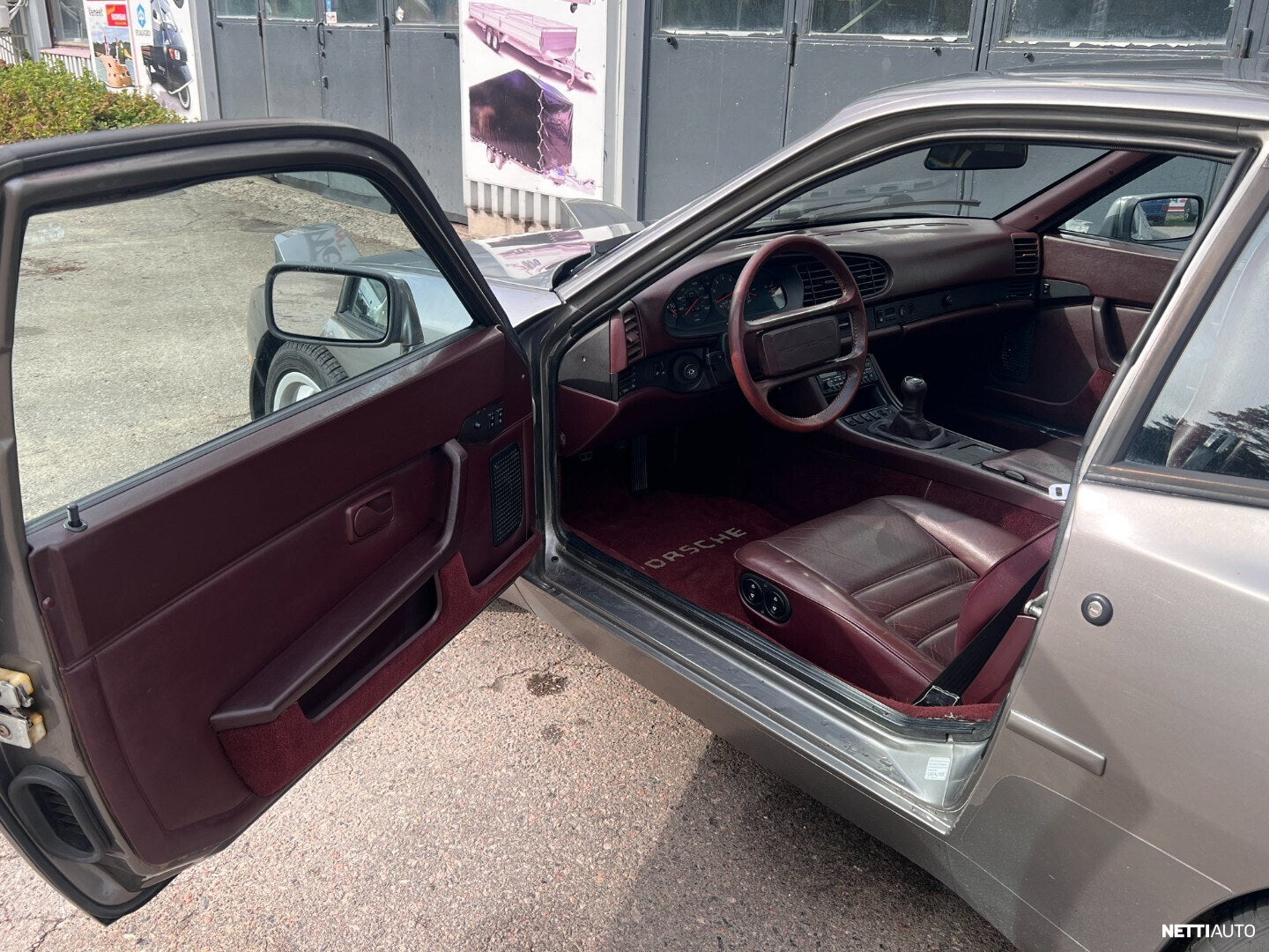 Porsche 944